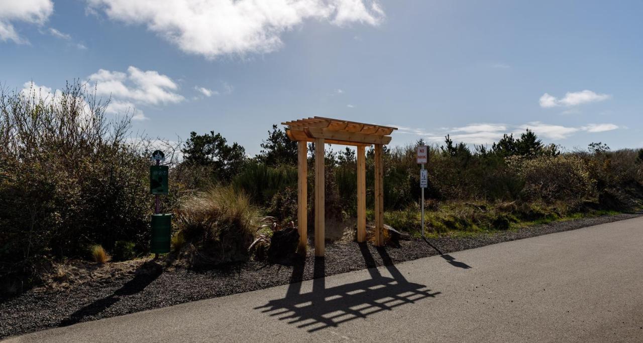 Sea Swept Mermaid Oyhut Bay Seaside Village Ocean Shores Exterior photo