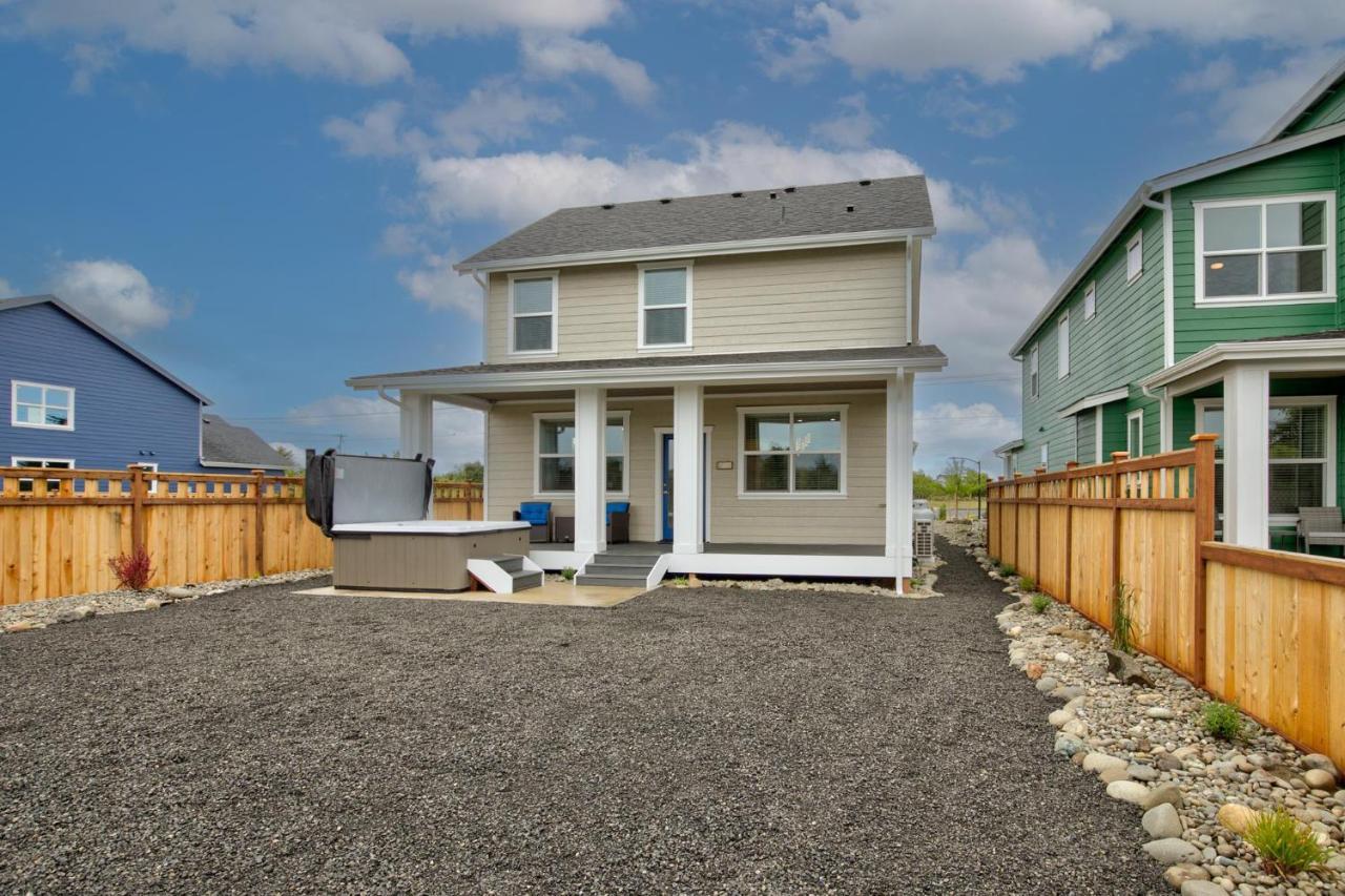 Sea Swept Mermaid Oyhut Bay Seaside Village Ocean Shores Exterior photo