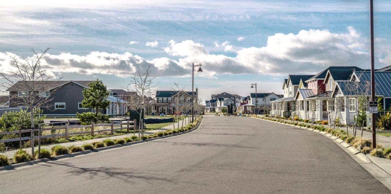 Sea Swept Mermaid Oyhut Bay Seaside Village Ocean Shores Exterior photo