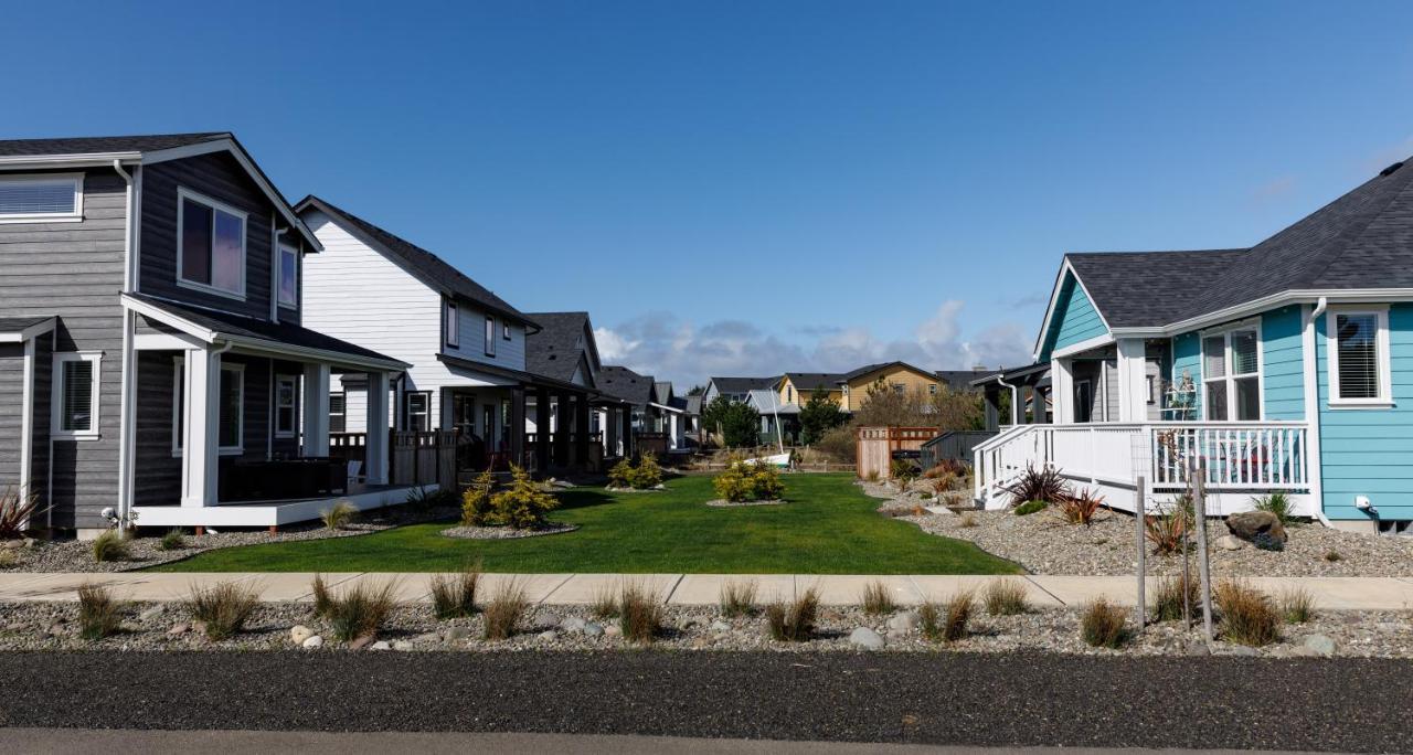 Sea Swept Mermaid Oyhut Bay Seaside Village Ocean Shores Exterior photo